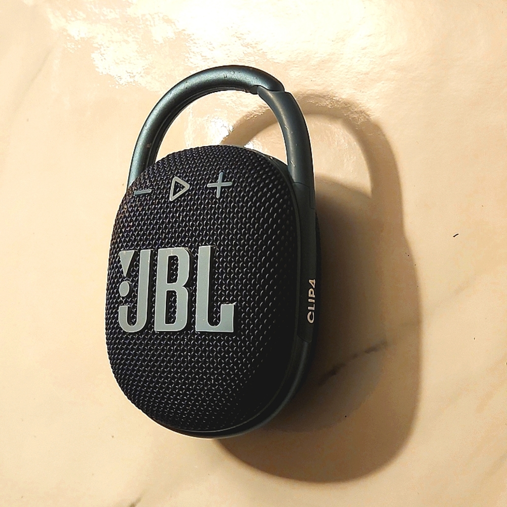 JBL Clip 4